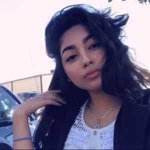 Meet your Posher, Noemi